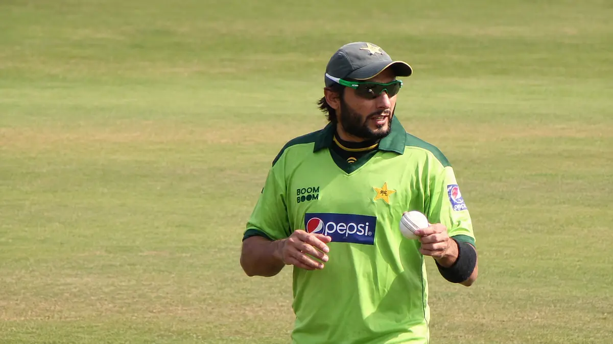 Shahid Afridi net worth profile holding a cricket ball